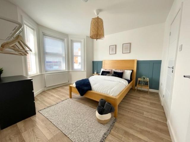 Central, Bright & Spacious Apartment - Parking Included Bournemouth Exterior photo